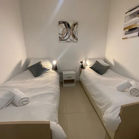 St Julians City & Sea Apartamento *